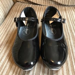 Revolution Tap Shoes Girl size M